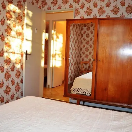Maison Avec Grand Jardin Donnant Sur Un Champ St Cyprien Sc000-018 *