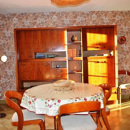Villa Maison Avec Grand Jardin Donnant Sur Un Champ St Cyprien Sc000-018 *