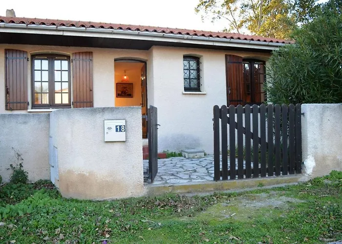 Maison Avec Grand Jardin Donnant Sur Un Champ St Cyprien Sc000-018 *