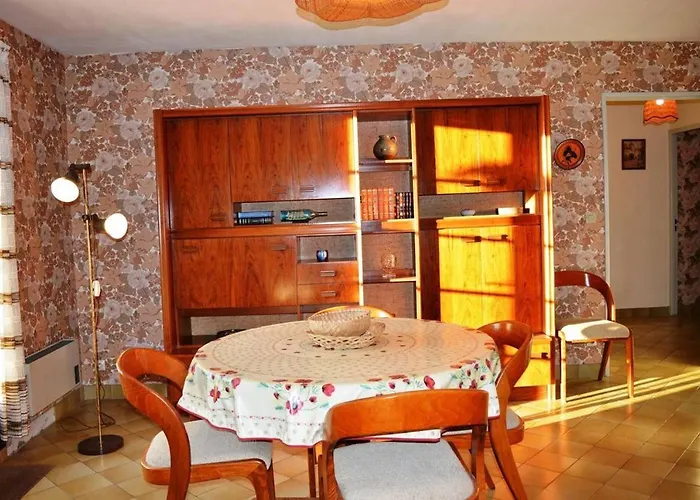Villa Maison Avec Grand Jardin Donnant Sur Un Champ St Cyprien Sc000-018 *